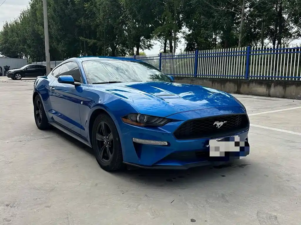 Фото 2 - Ford Mustang