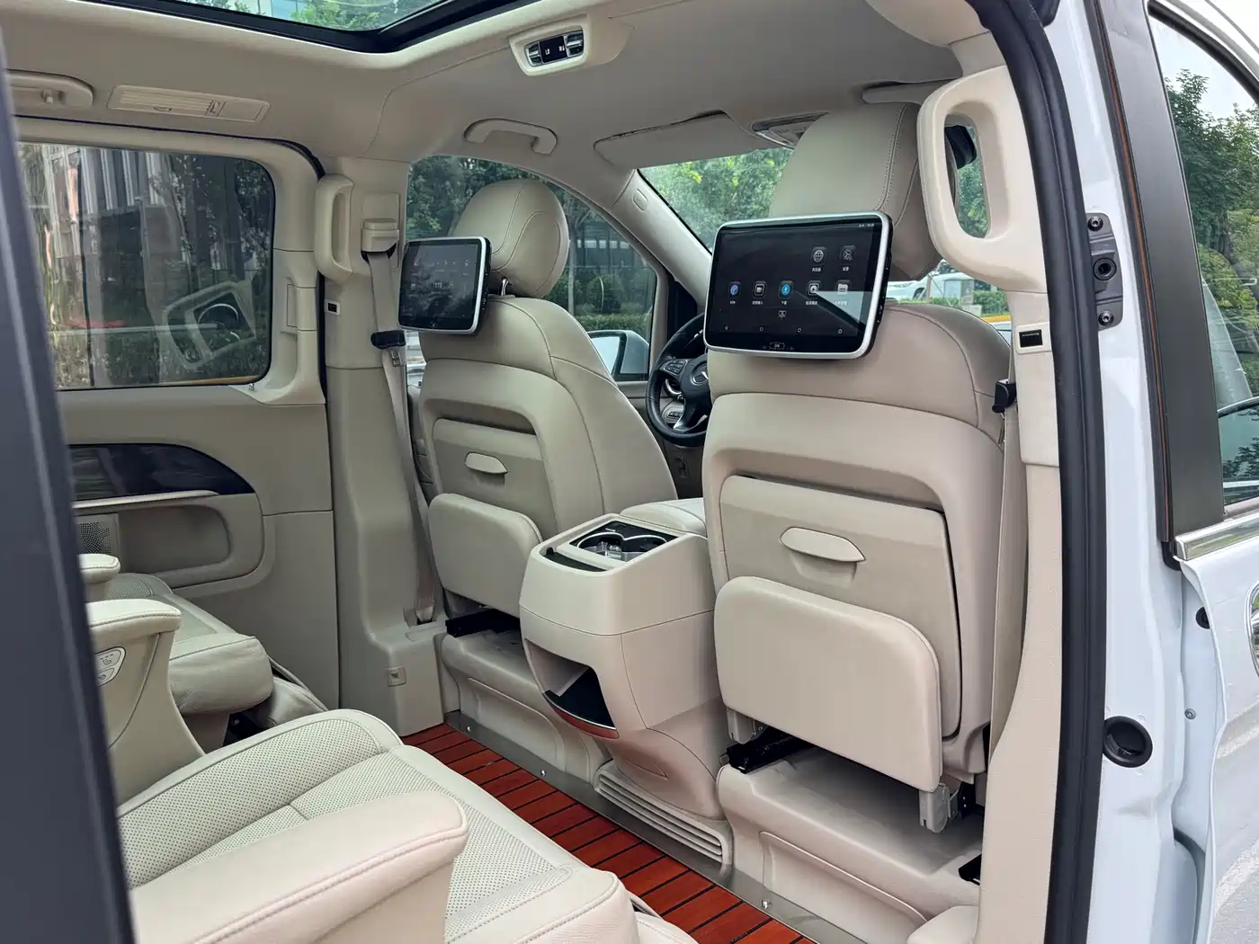 Mercedes-Benz V-Class 2017 Model V 260 Premium Edition фото 26