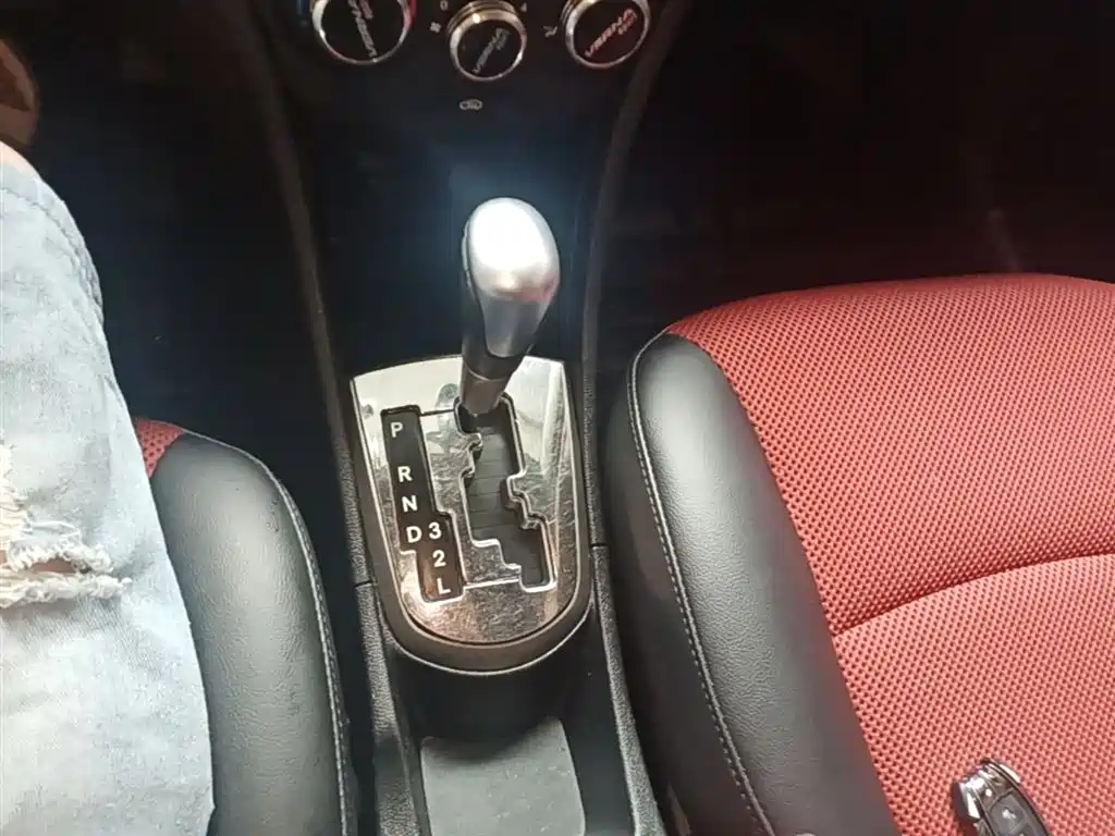 Hyundai Reina 2014 Model 1.6L Automatic TOP фото 14