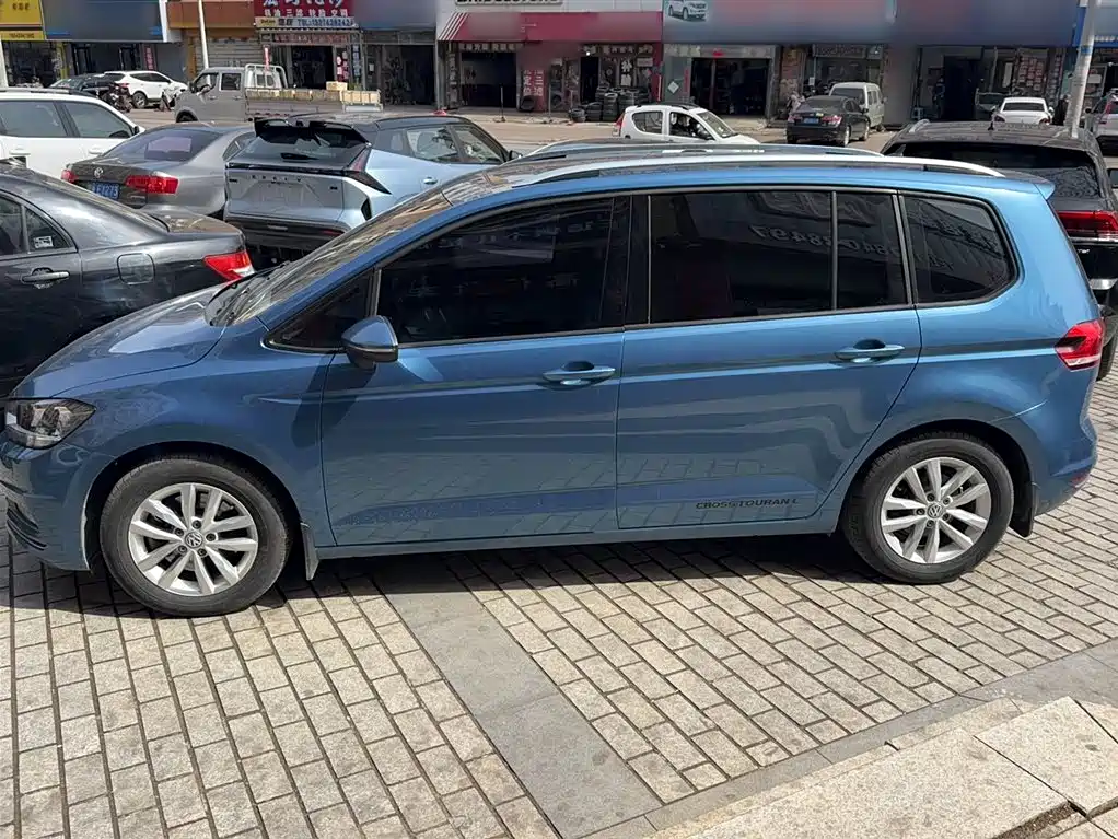 Volkswagen Touran 2018 Touran L 280TSI DSG Comfort 7-seater China V фото 11