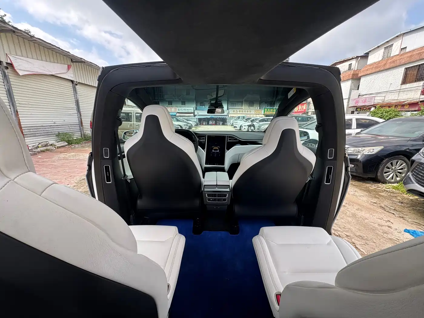 TESLA MODEL X