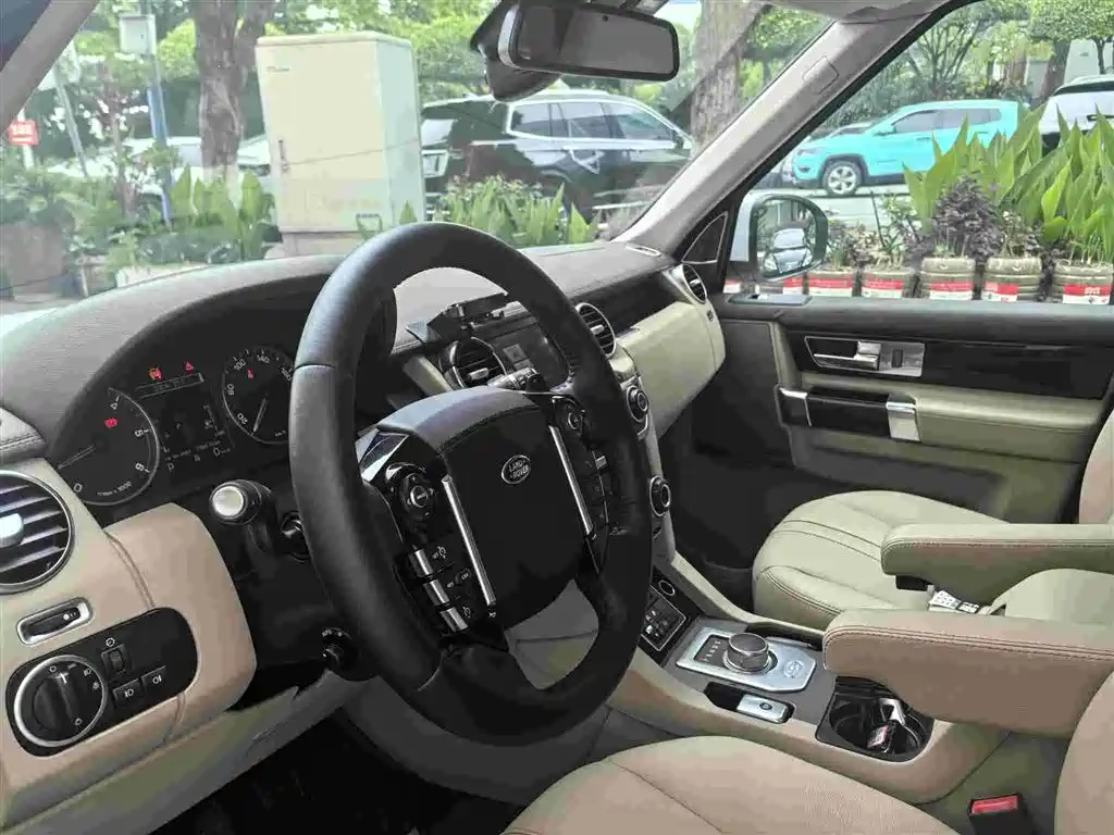 Land Rover Discovery 2014 3.0 SDV6 HSE Diesel фото 12