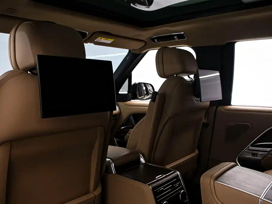 Land Rover Range Rover 2024 3.0 L6 400PS Genesis Extended фото 15