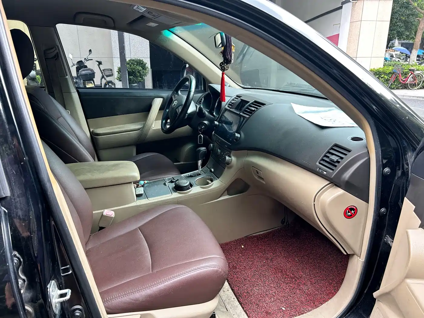 Photo 7 - Toyota Highlander