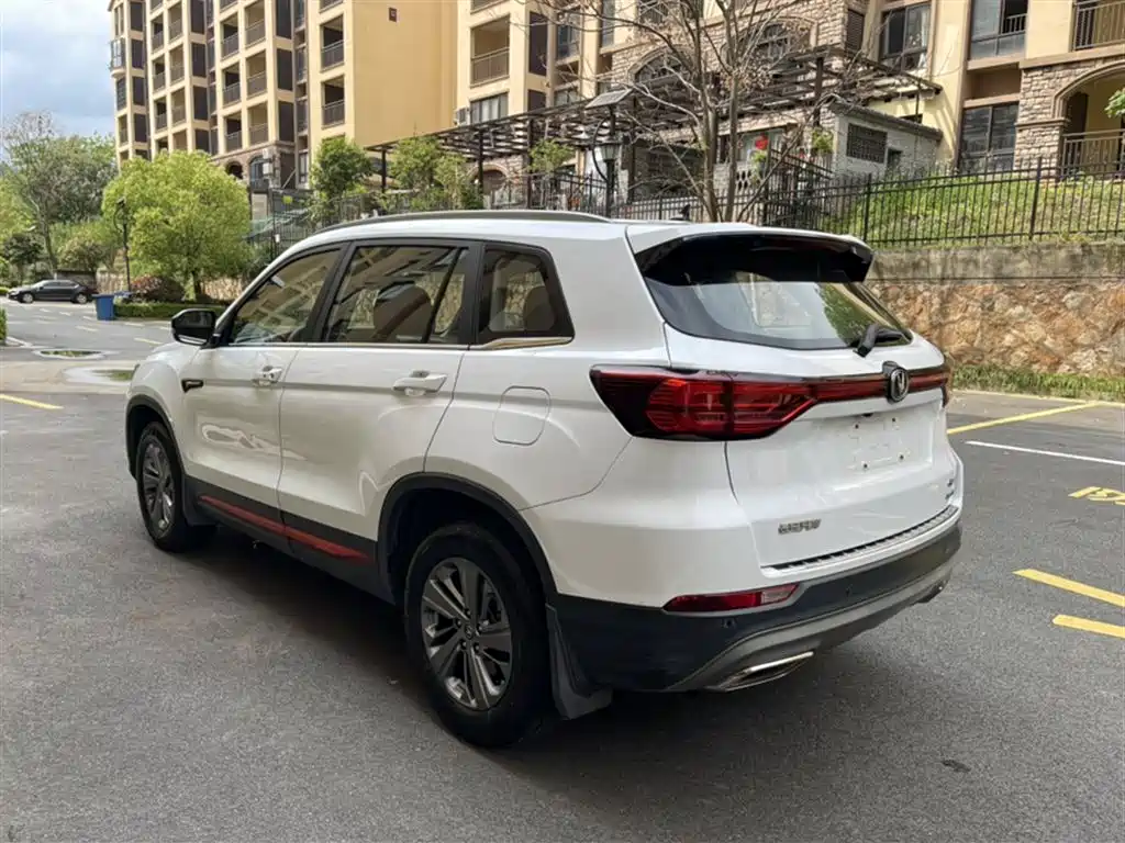 Photo 11 - Changan CS75
