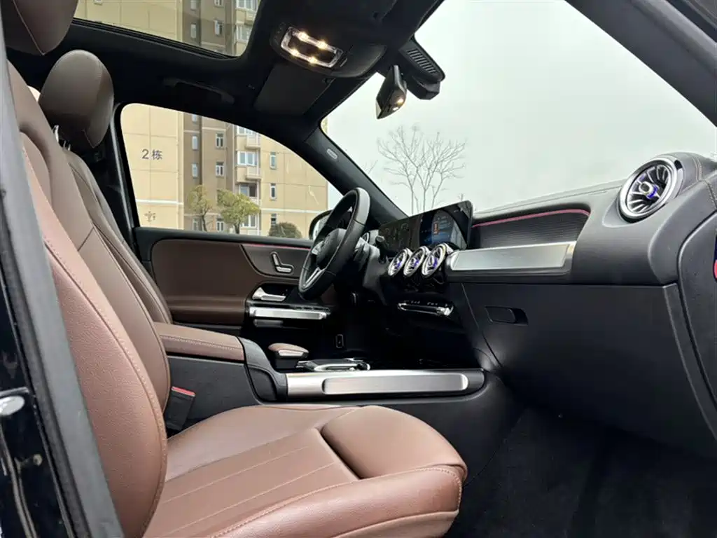 MERCEDES-BENZ GLB