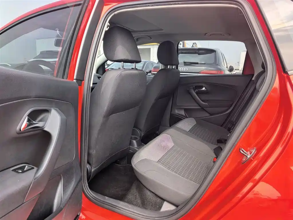 Volkswagen Polo 2016 1.6L Automatic Comfort фото 20