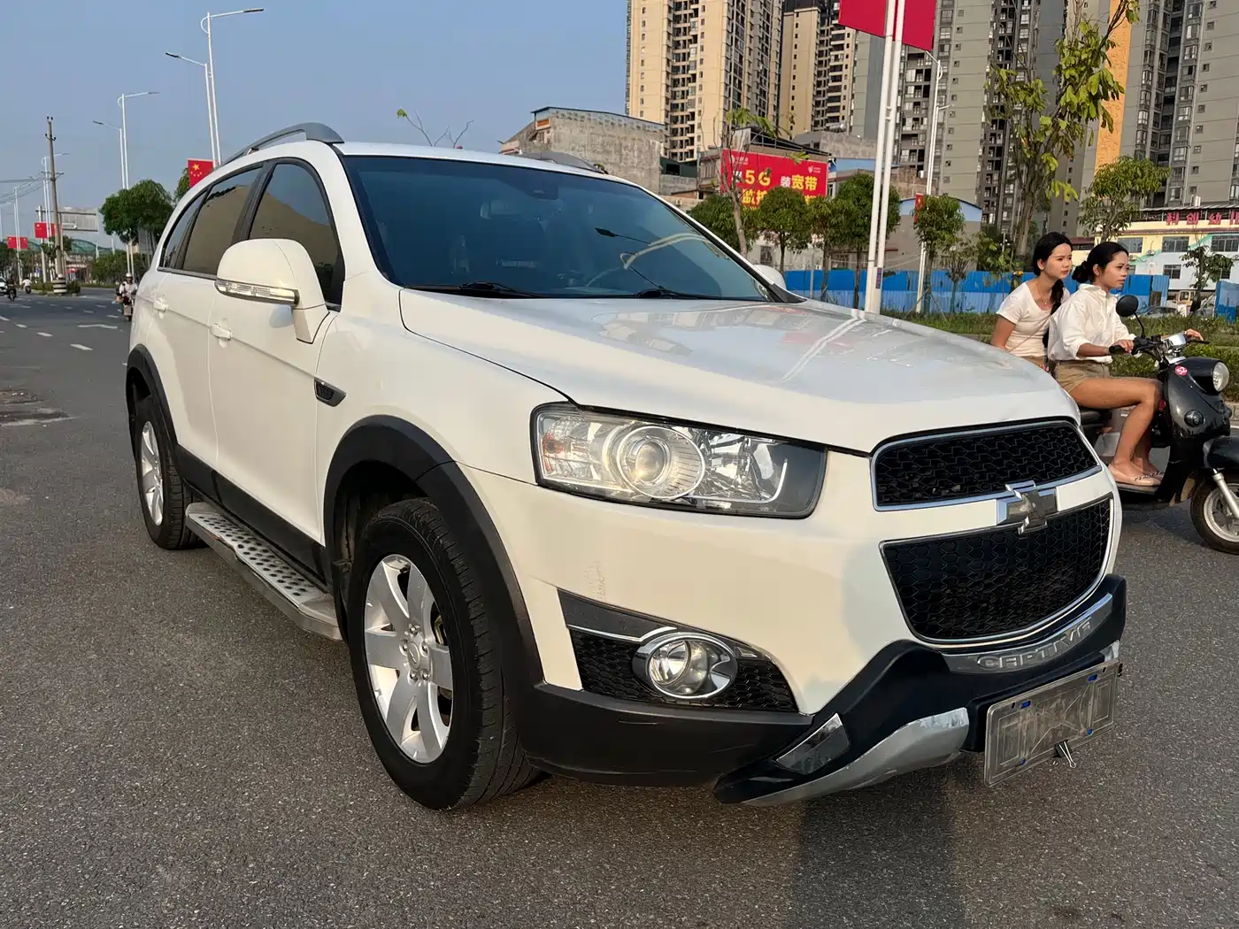 Chevrolet Captiva 2012 Model 2.4L 2WD Urban Edition 5-Seater фото 3