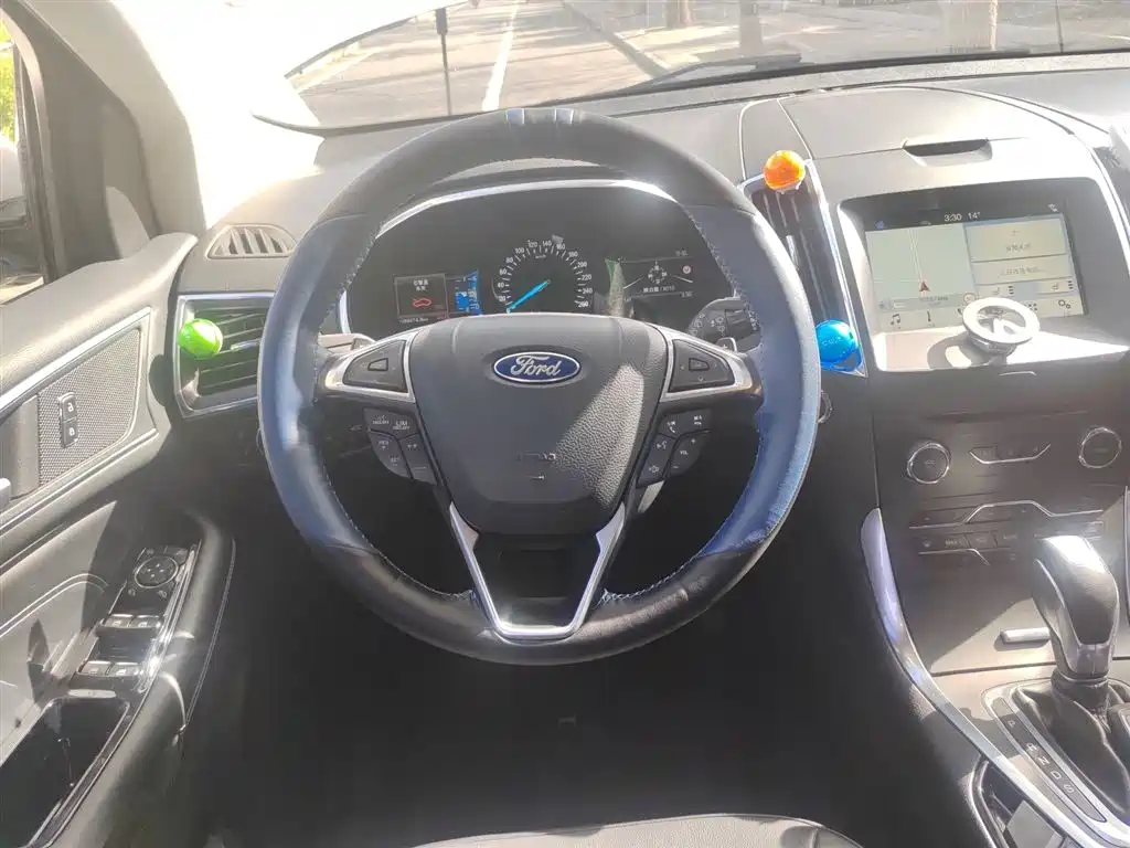 Photo 3 - Ford Edge
