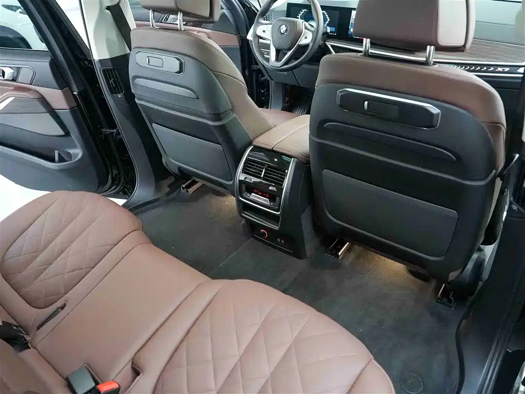BMW X7 2023 xDrive40i Leading Luxury Package фото 11