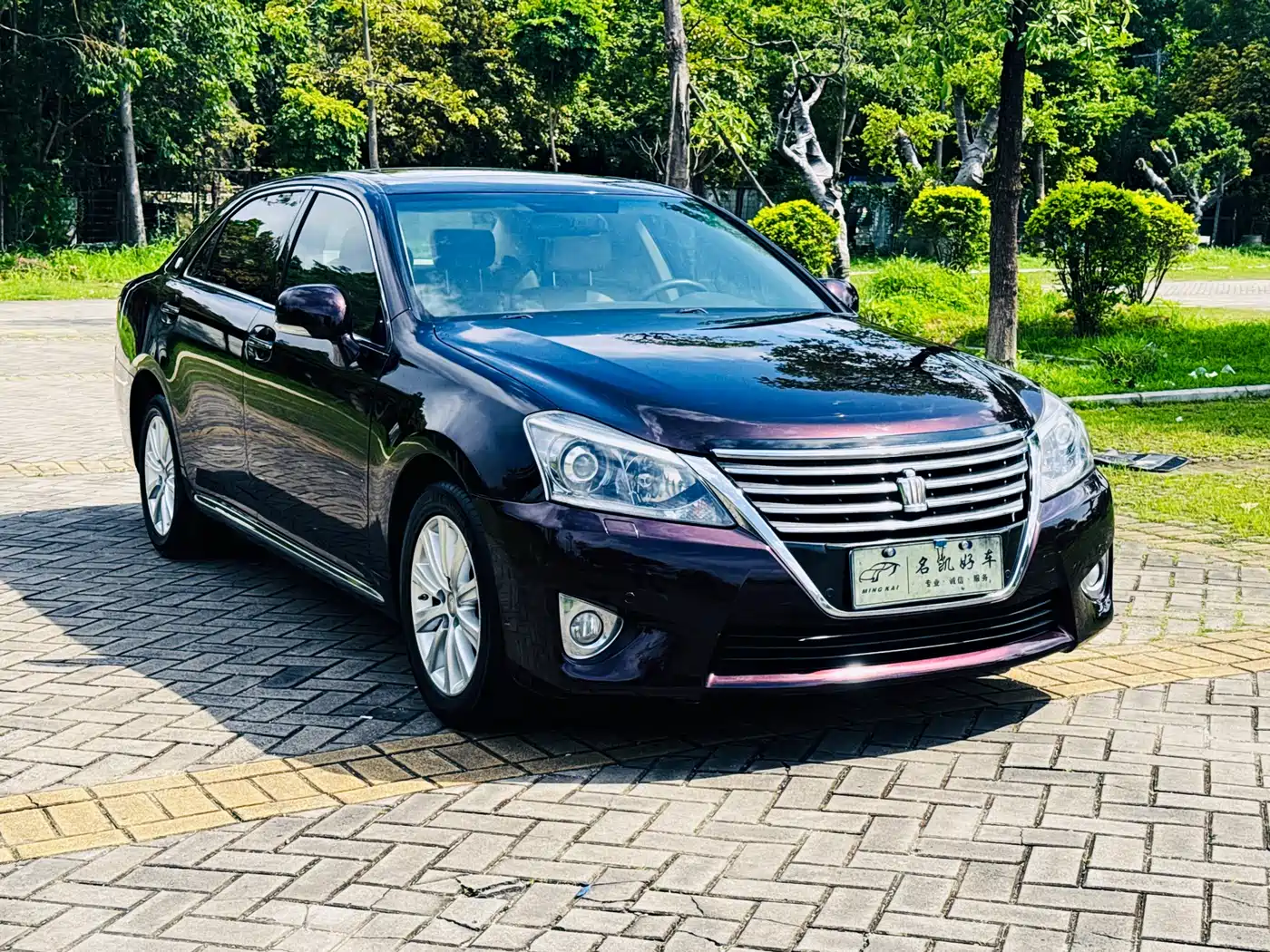 Toyota Crown 2012 2.5L Royal Leather Edition фото 2