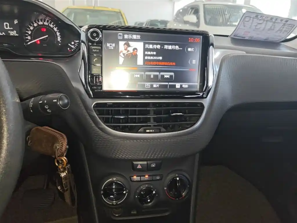 Peugeot 2008 2014 1.6L Automatic Trend Edition фото 13