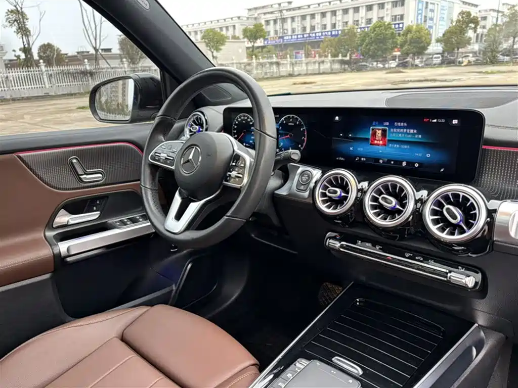 MERCEDES-BENZ GLB