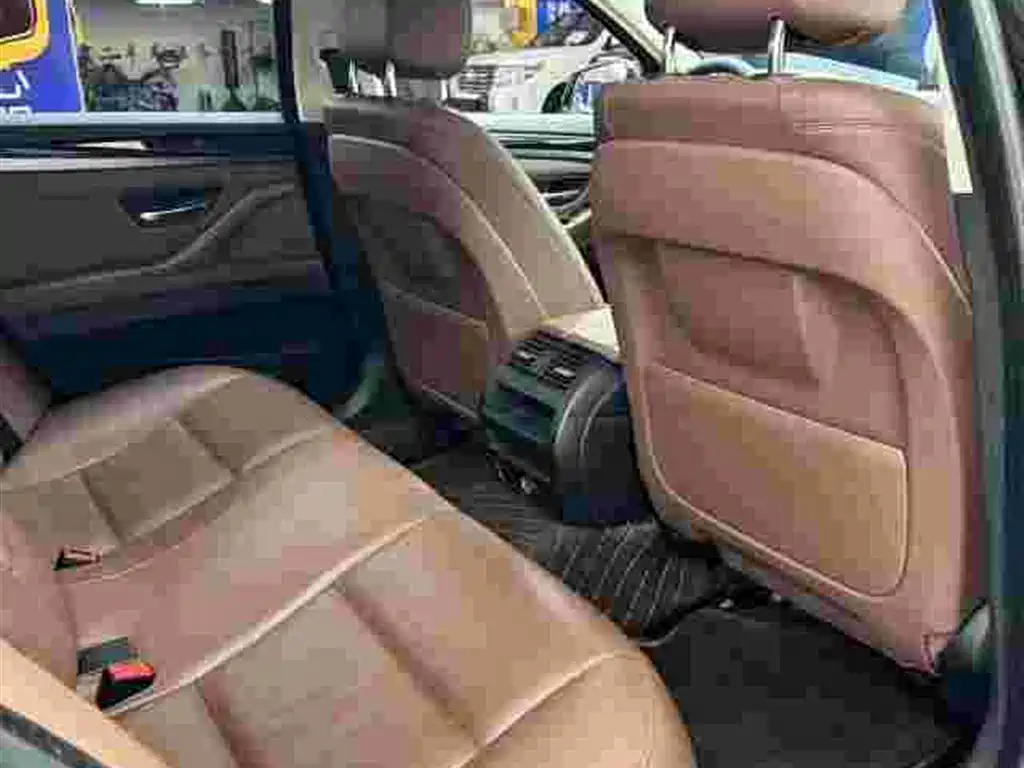 BMW 5 Series (Import) 2014 520i Classic фото 10
