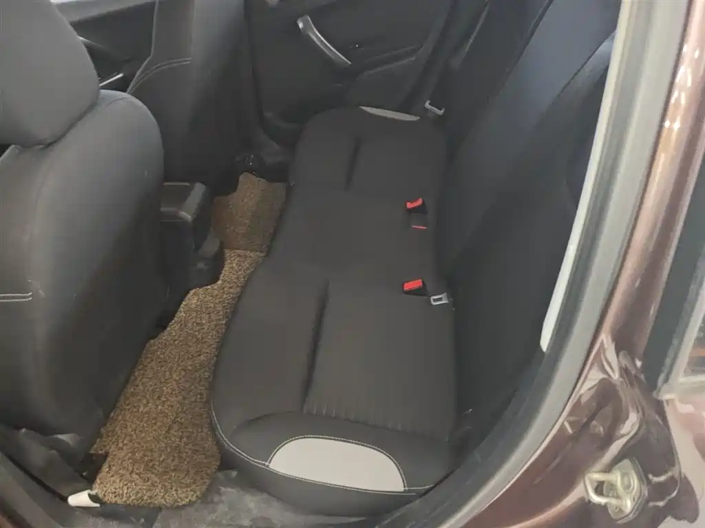 Peugeot 2008 2014 1.6L Automatic Trend Edition фото 17