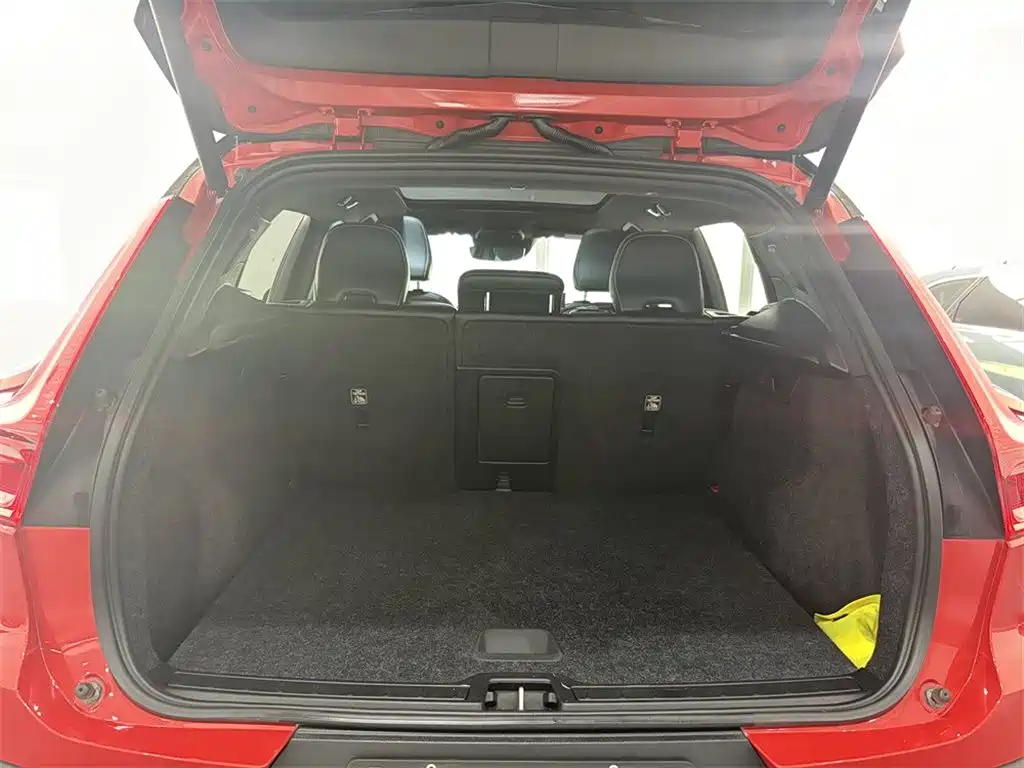 Photo 9 - Volvo XC40