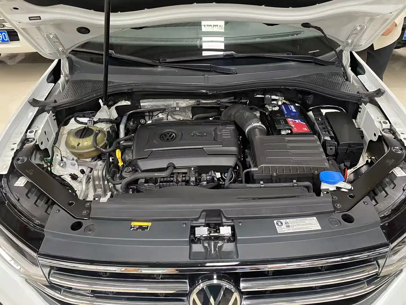Volkswagen Tiguan L 2022 380TSI Automatic 4WD R-Line Cross Edition 7-Seater фото 12