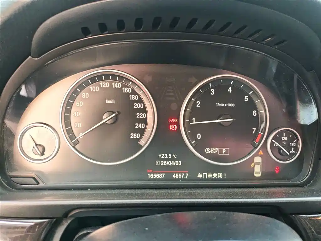 BMW 5 Series 2014 525Li Leading фото 8