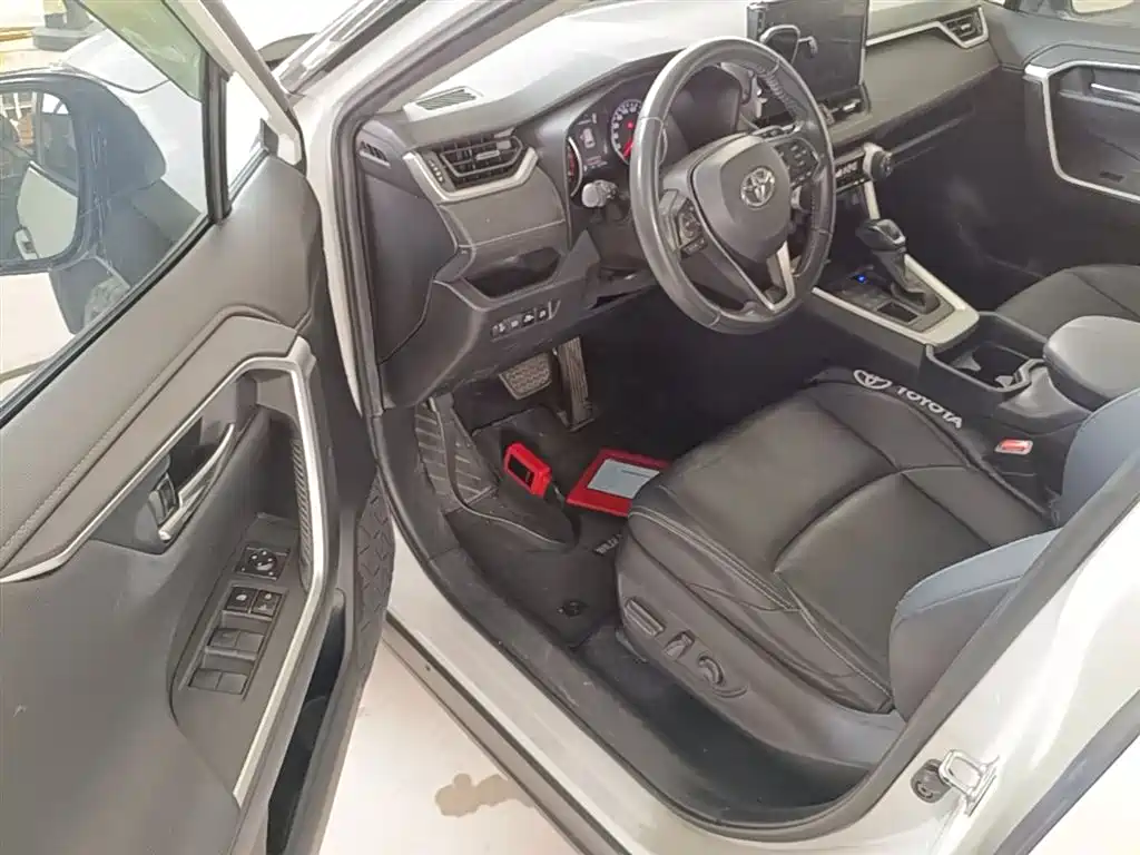 Toyota Wildlander 2021 2.0L CVT 4WD Luxury Edition фото 16