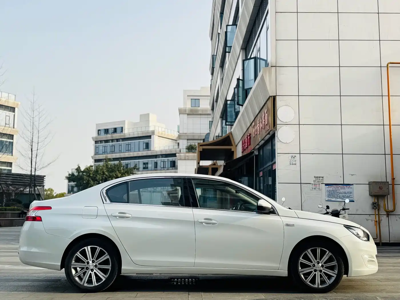 Peugeot 408 2015 Model 1.2T Automatic Luxury Edition фото 5