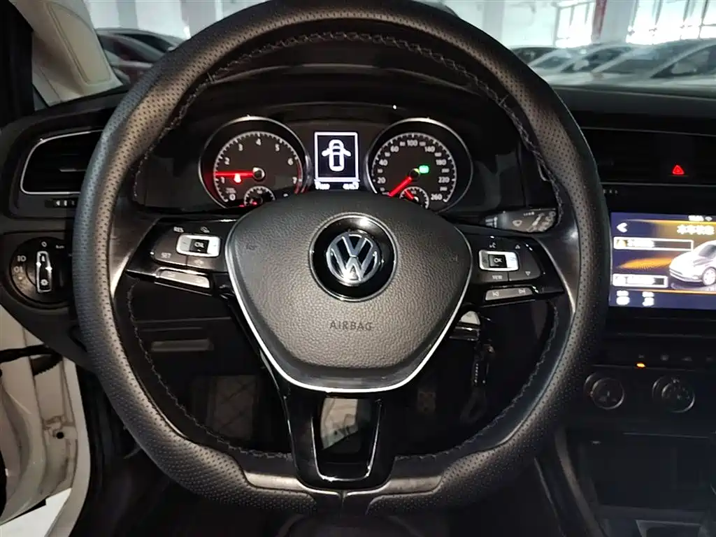 Volkswagen Golf 2020 200TSI DSG Comfort Progressive Edition фото 11