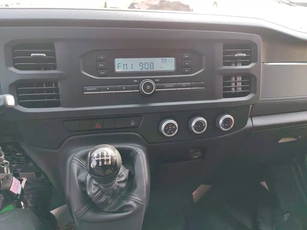 Jiangling JMC Fushun 2025 2025 Model 2.0T 6MT Diesel Medium Wheelbase Medium-High Roof Commercial MPV 7 Seats
