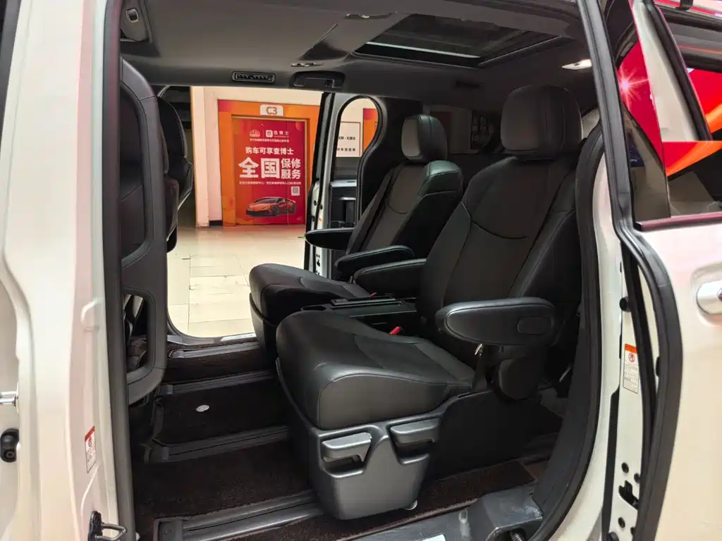 Фото 7 - Toyota Granvia
