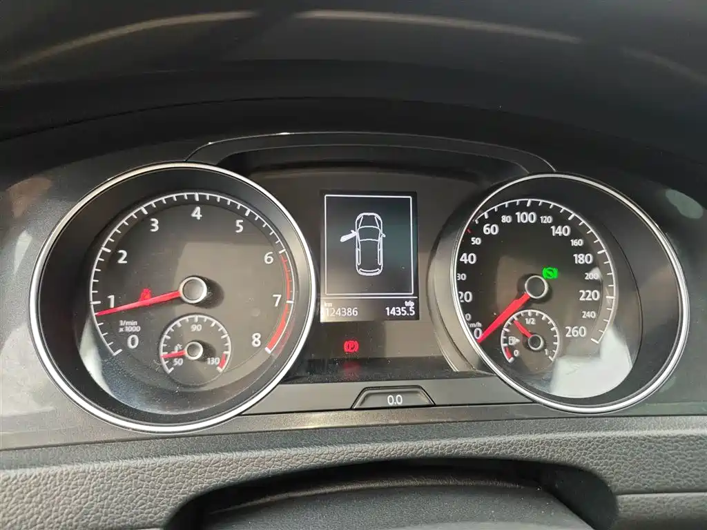 Volkswagen Golf 2017 230TSI Auto Luxury Millionth Anniversary Edition фото 12