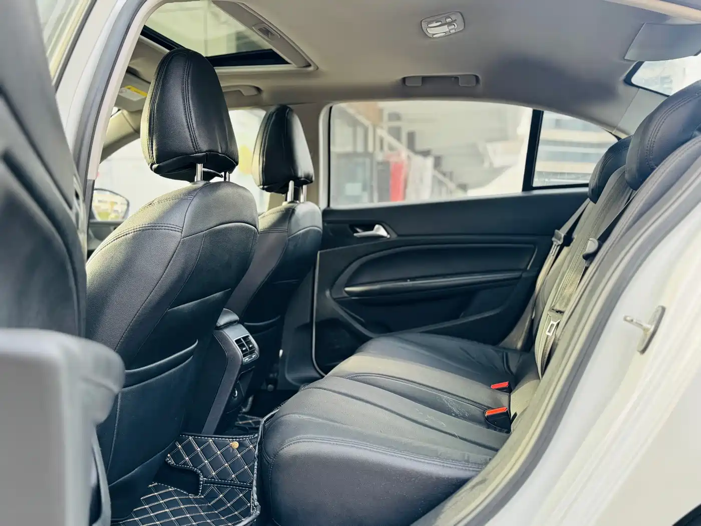 Peugeot 408 2015 Model 1.2T Automatic Luxury Edition фото 11