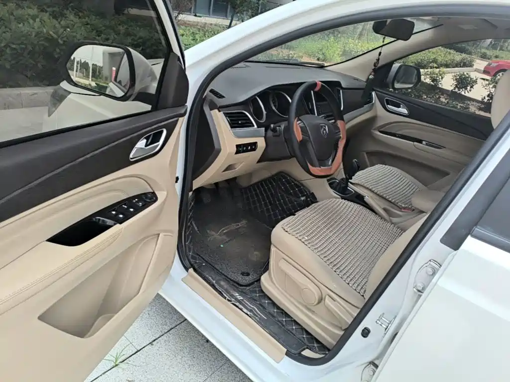 Baojun 730 2021 2019 1.5L Manual Value Edition 7-Seater China VI