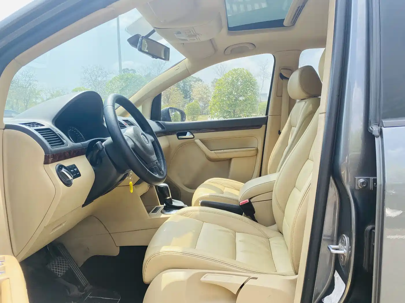 Volkswagen Touran 2013 1.4T DSG Comfort 5-seater фото 10