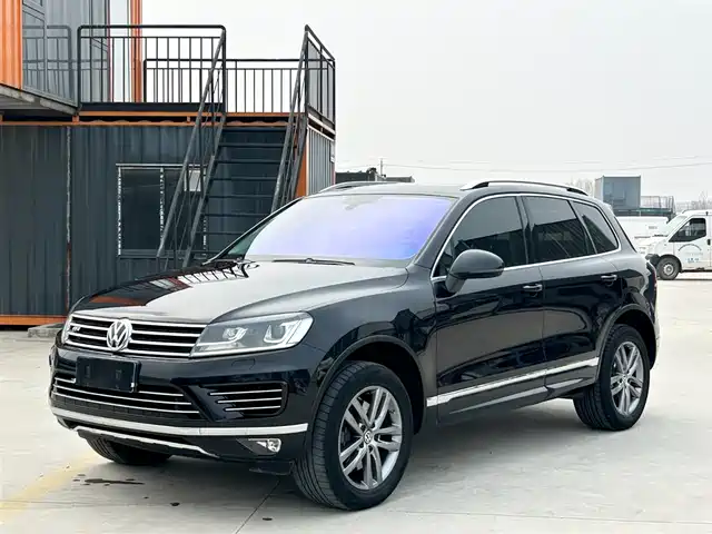 VOLKSWAGEN TOUAREG
