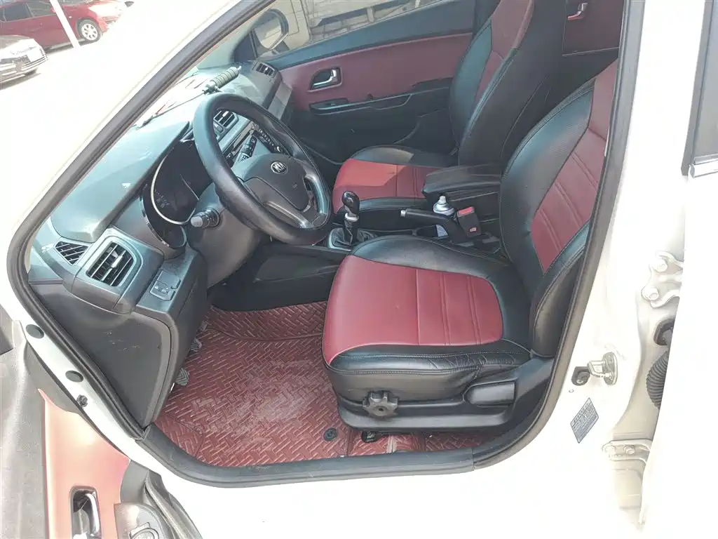 Kia K2 2015 Hatchback 1.4L MT GLS Cool Edition фото 11