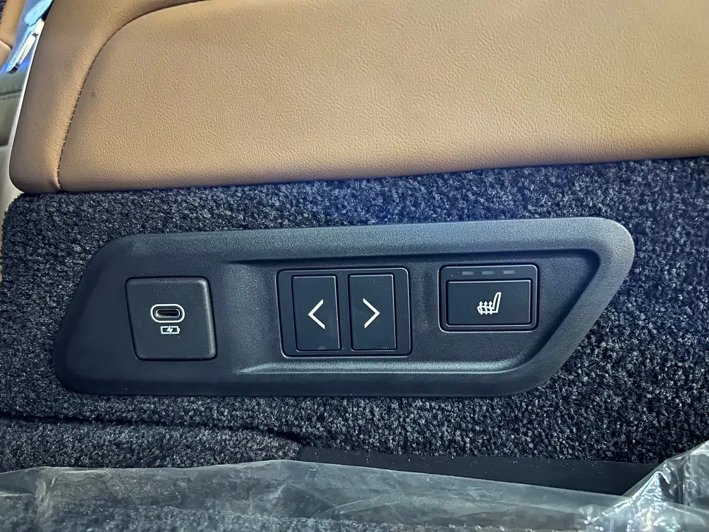 Land Rover Range Rover 2024 3.0 L6 400PS Golden Age Extended 7-Seater фото 41