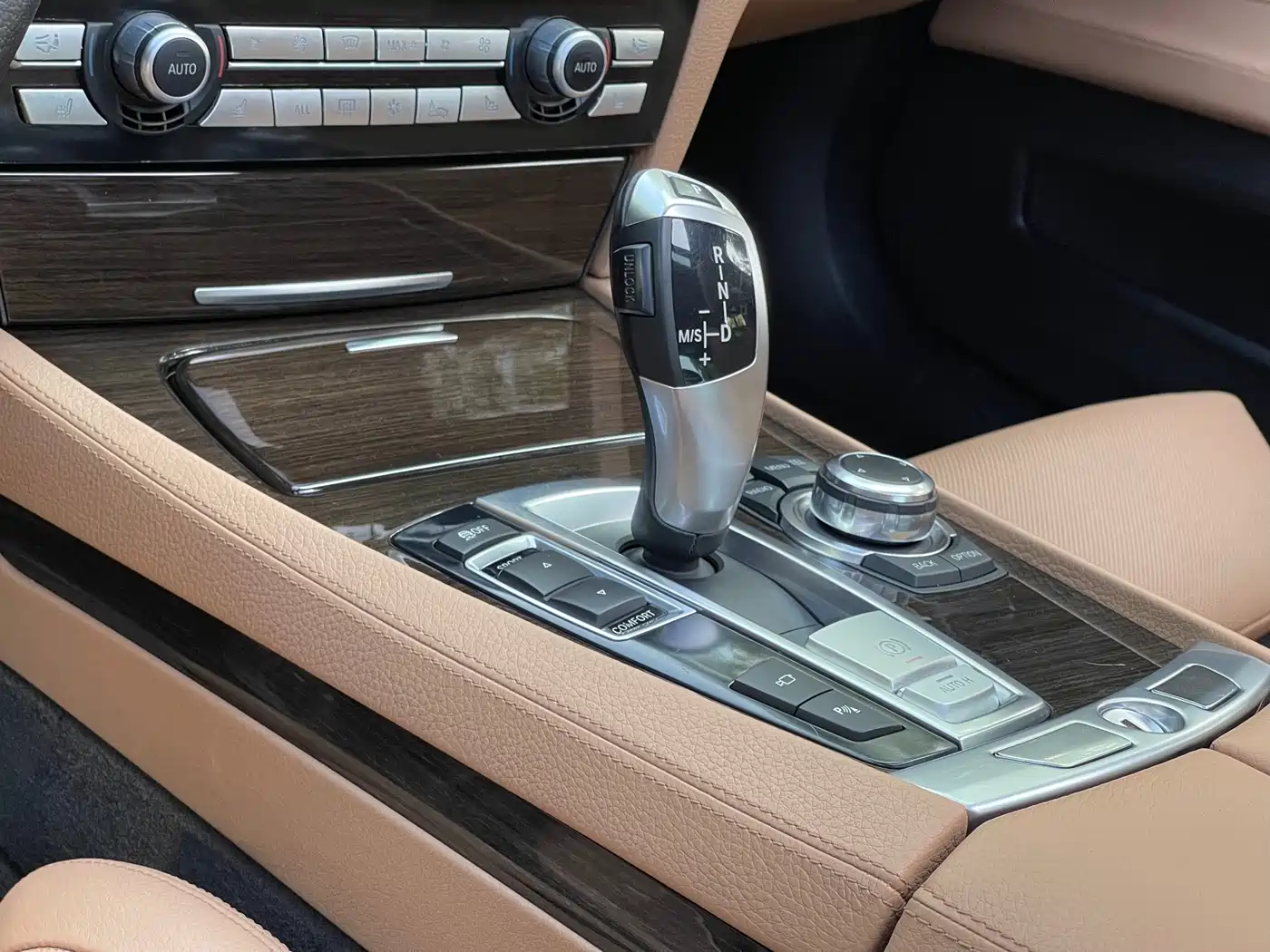 BMW 7 Series 2009 740Li Premium фото 8