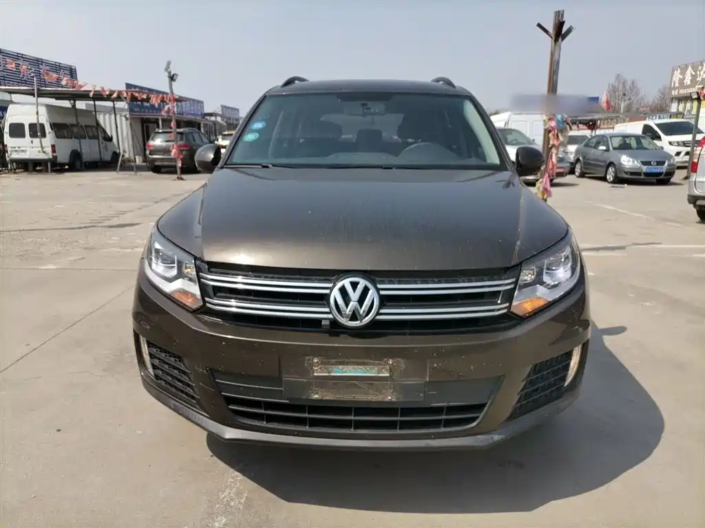 VOLKSWAGEN TIGUAN