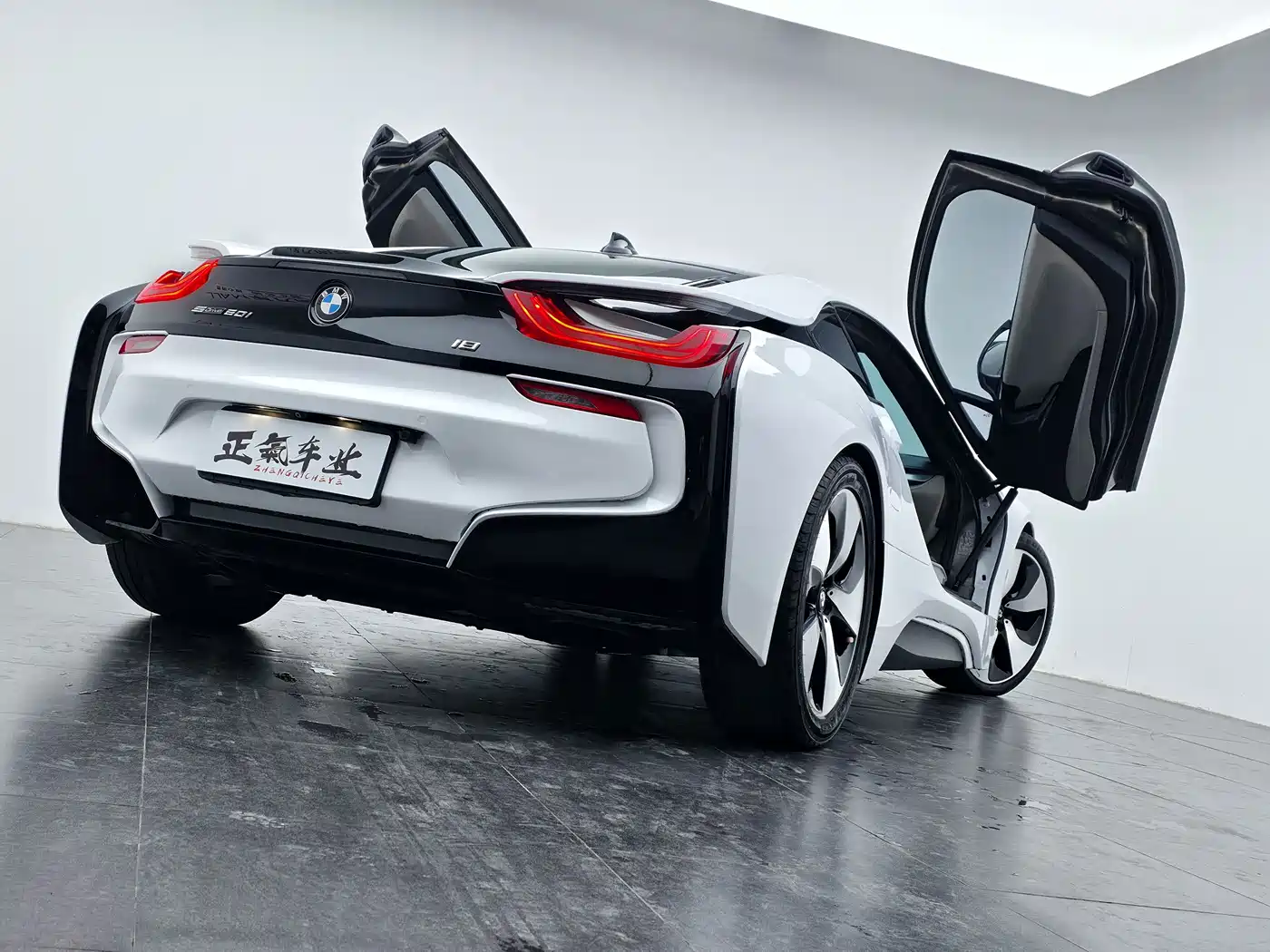 BMW I8