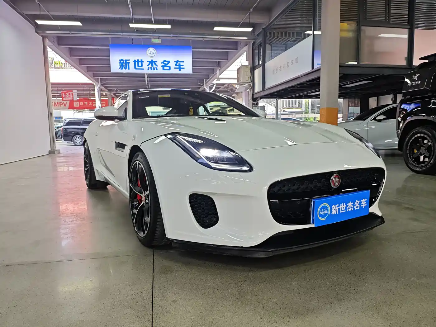Фото 3 - Jaguar F-TYPE