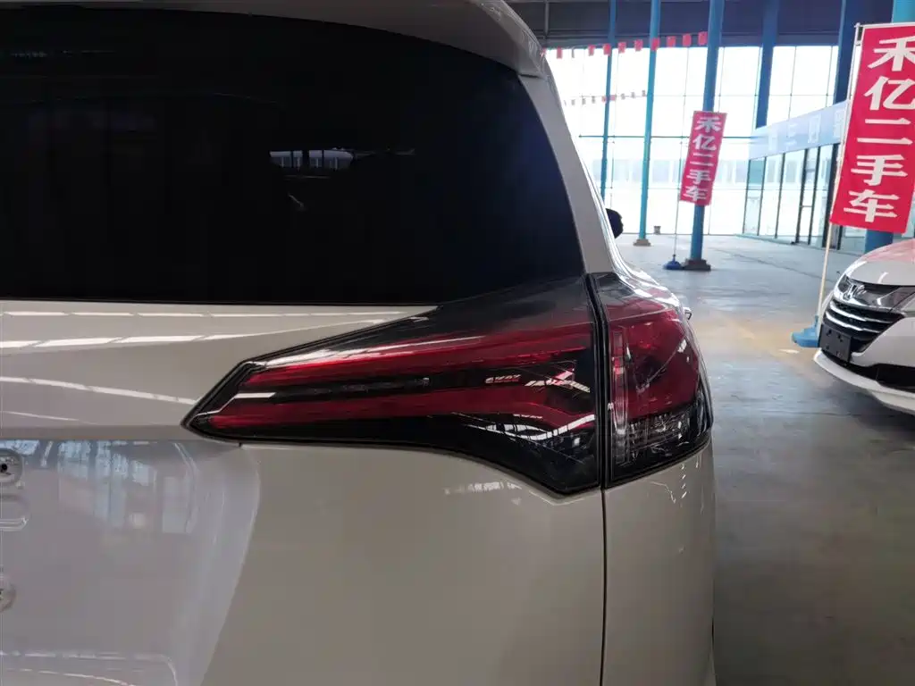 Toyota RAV4 Rongfang 2016 2.0L CVT 2WD Trend (China V) фото 8