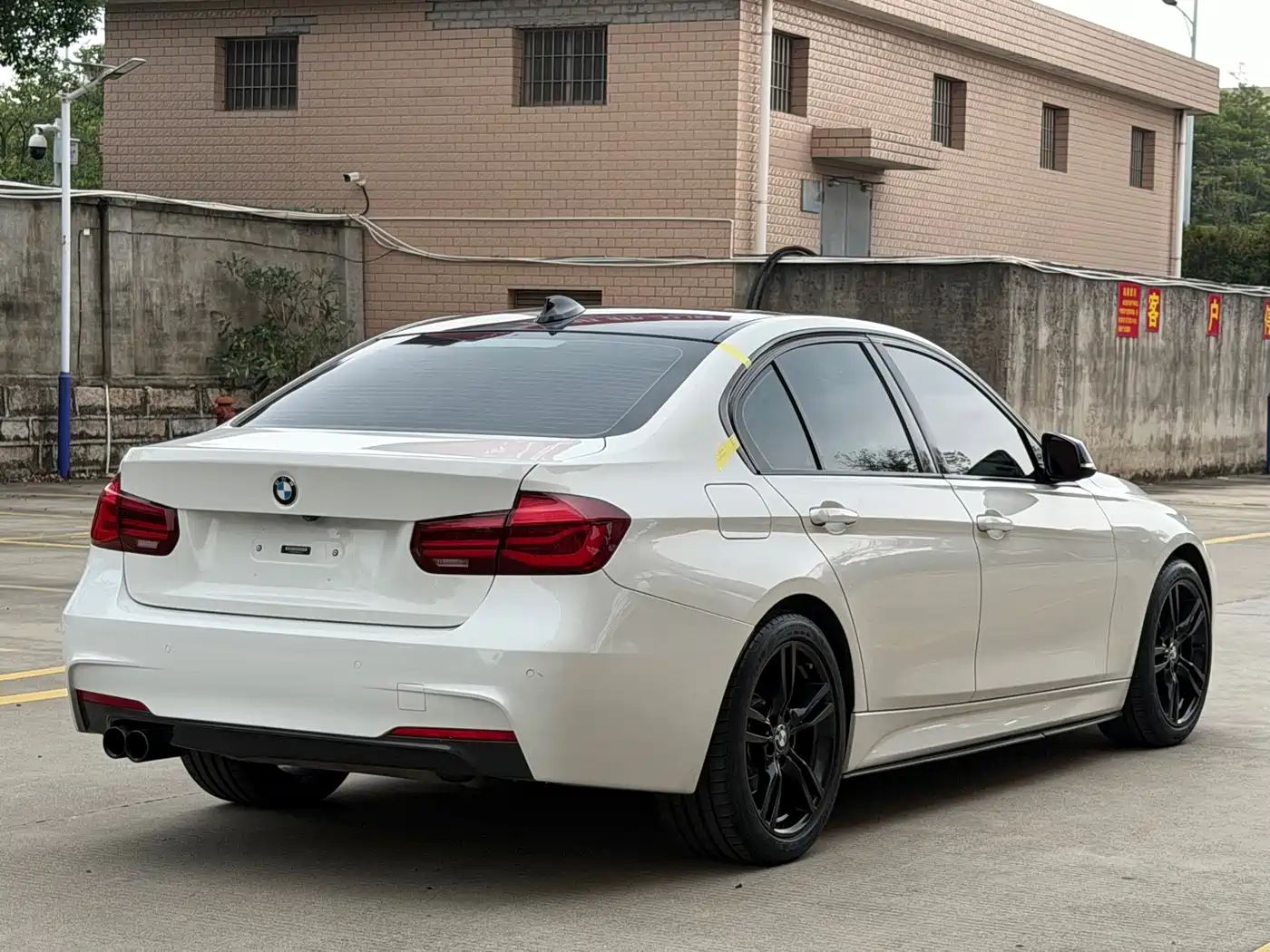 BMW 3 Series 2019 320i M Sport Black Night Edition фото 9