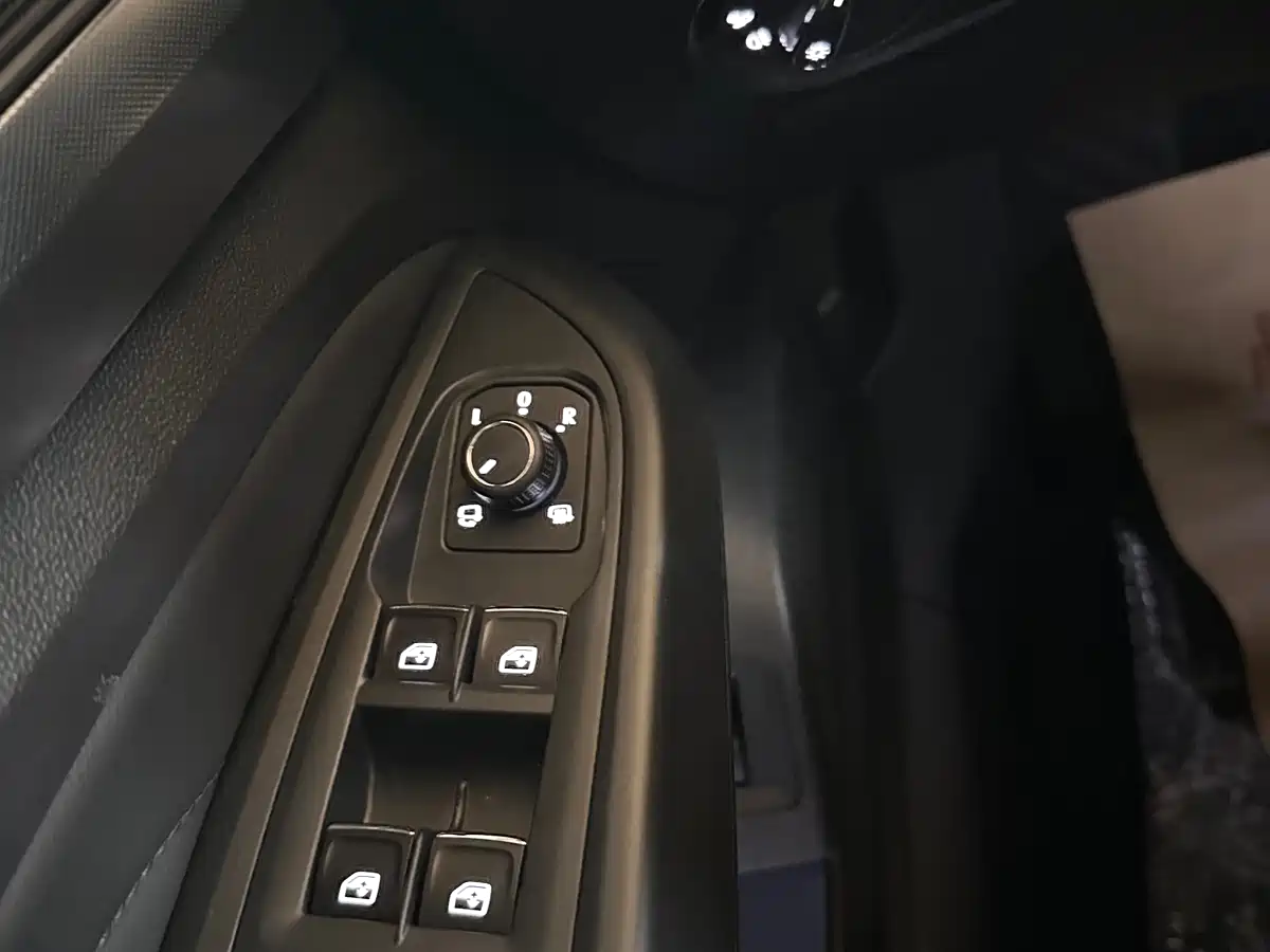 Volkswagen Passat 2024 330TSI Starlight Elite Edition фото 14