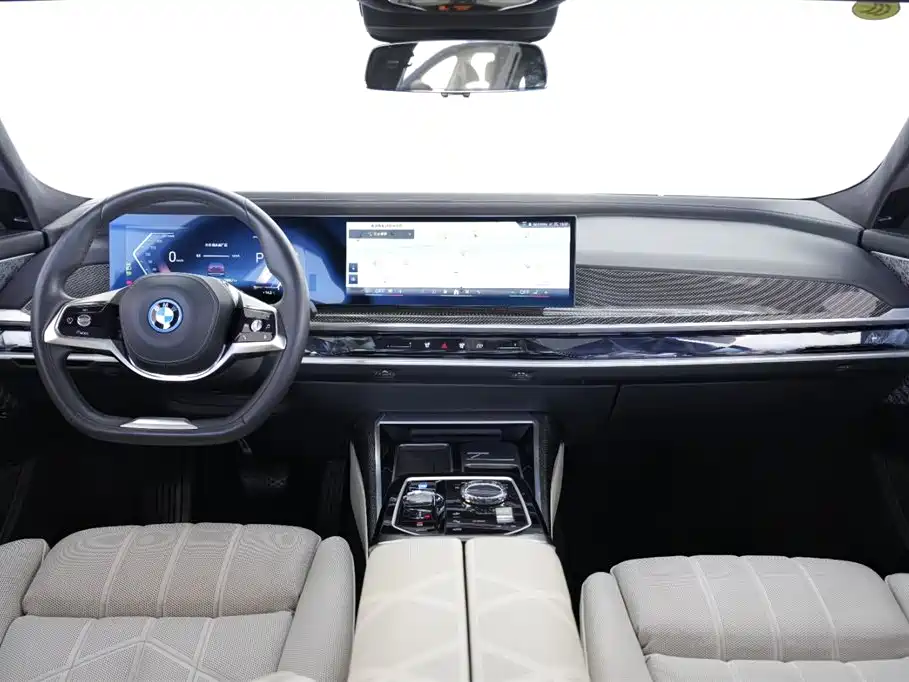 BMW I7