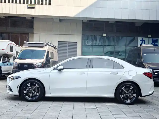Mercedes-Benz A-Class 2023 A 200 L Fashion — фото 3