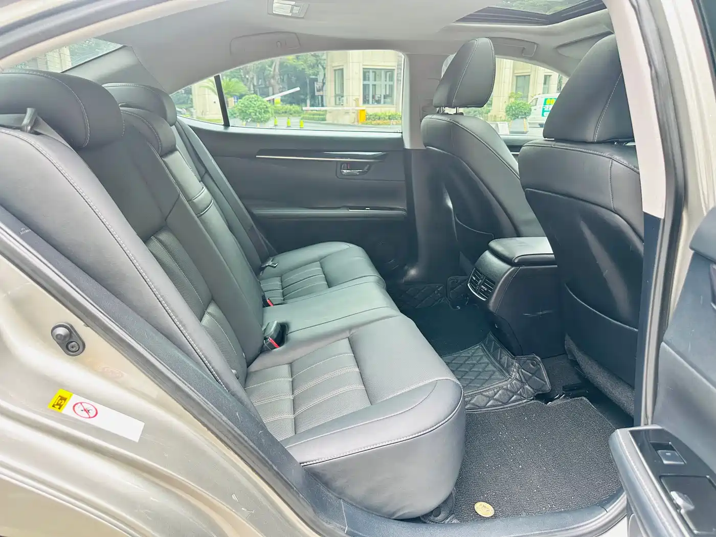 Lexus ES 2015 300h Comfort Edition фото 21