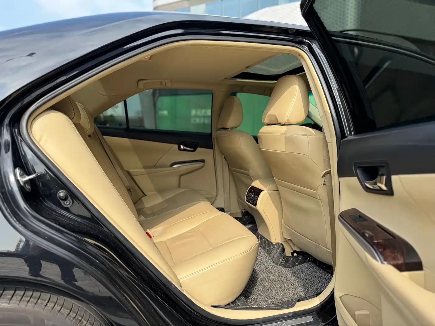 Toyota Camry 2016 2.0G 10th Anniversary Leading Edition фото 10
