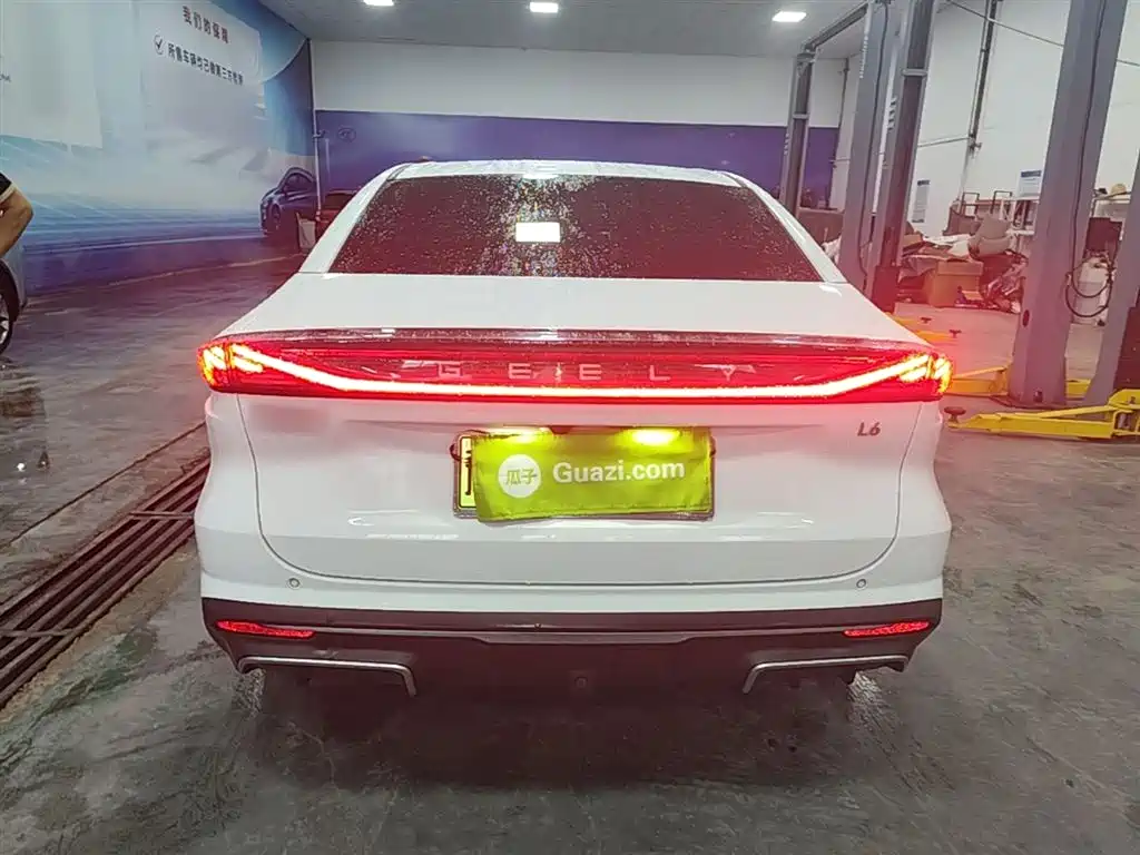 Geely Galaxy Galaxy L6 2024 125km PLUS Soaring Dragon Edition фото 6