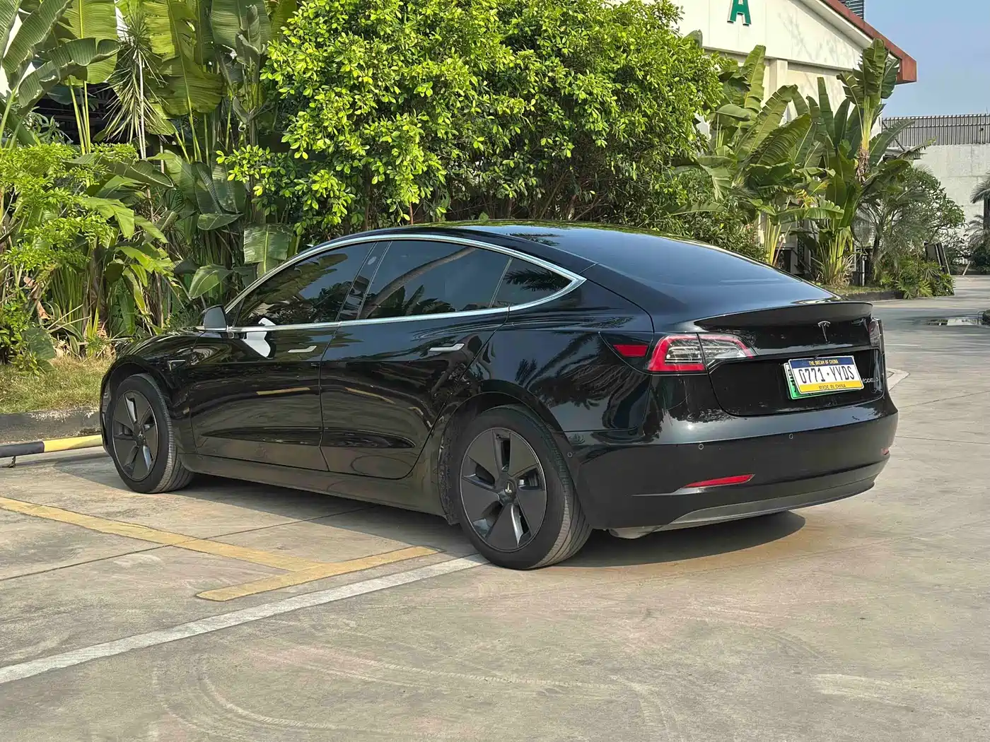 TESLA MODEL 3