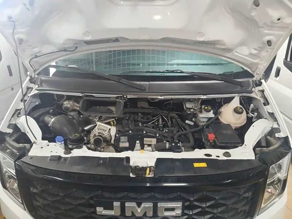Jiangling JMC Fushun 2025 2025 Model 2.0T 6MT Diesel Short Wheelbase Medium-High Roof Commercial MPV 5/6 Seats