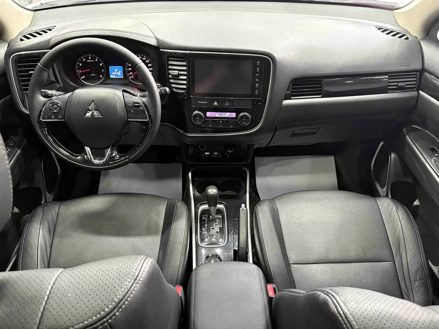 Mitsubishi Outlander 2018 2.0L 2WD Glory Edition 5-seater фото 12