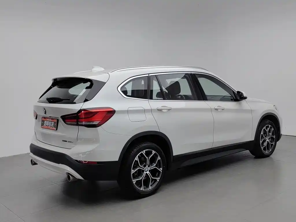 Фото 2 - BMW X1